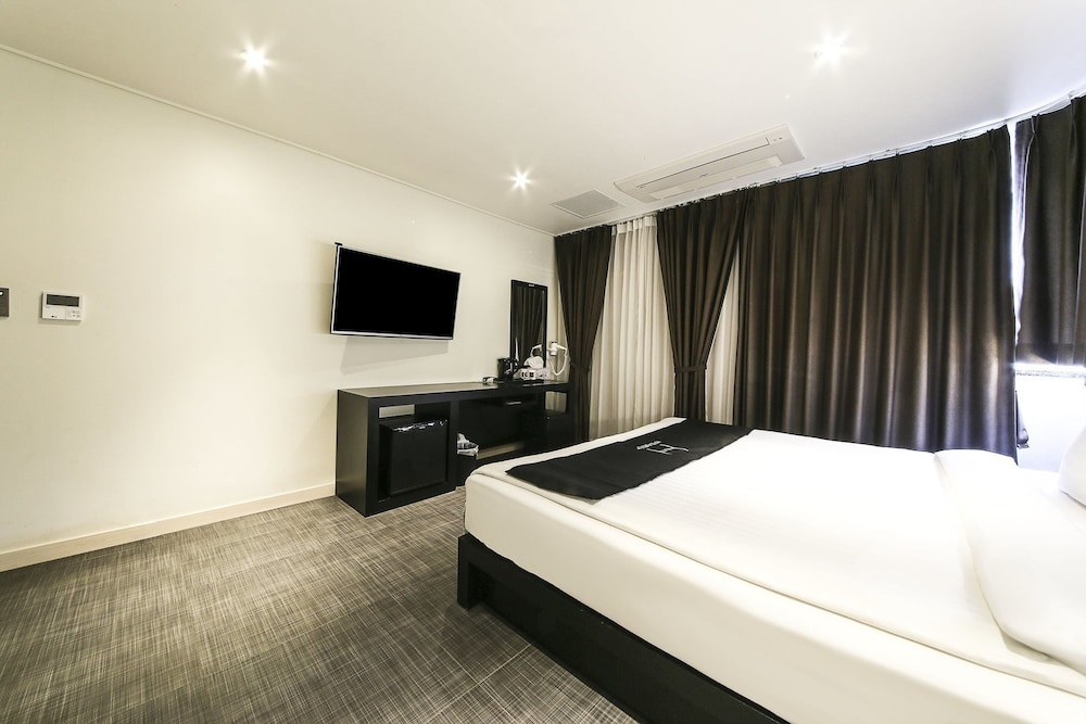 Publico Hotel 12/50