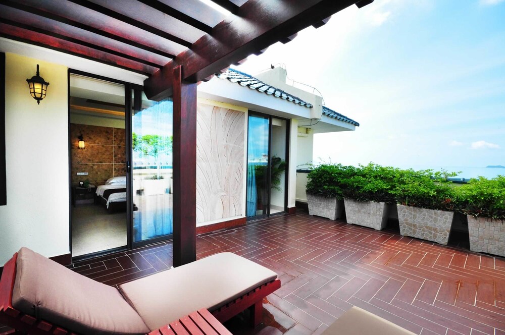 PALM BEACH RESORT AND SPA 2/48