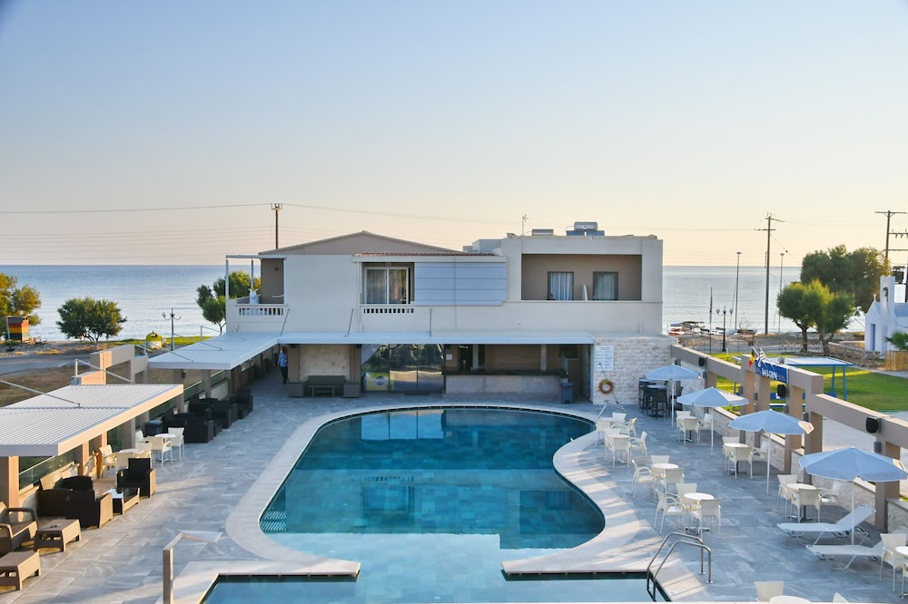 Castro Beach Hotel 10/55