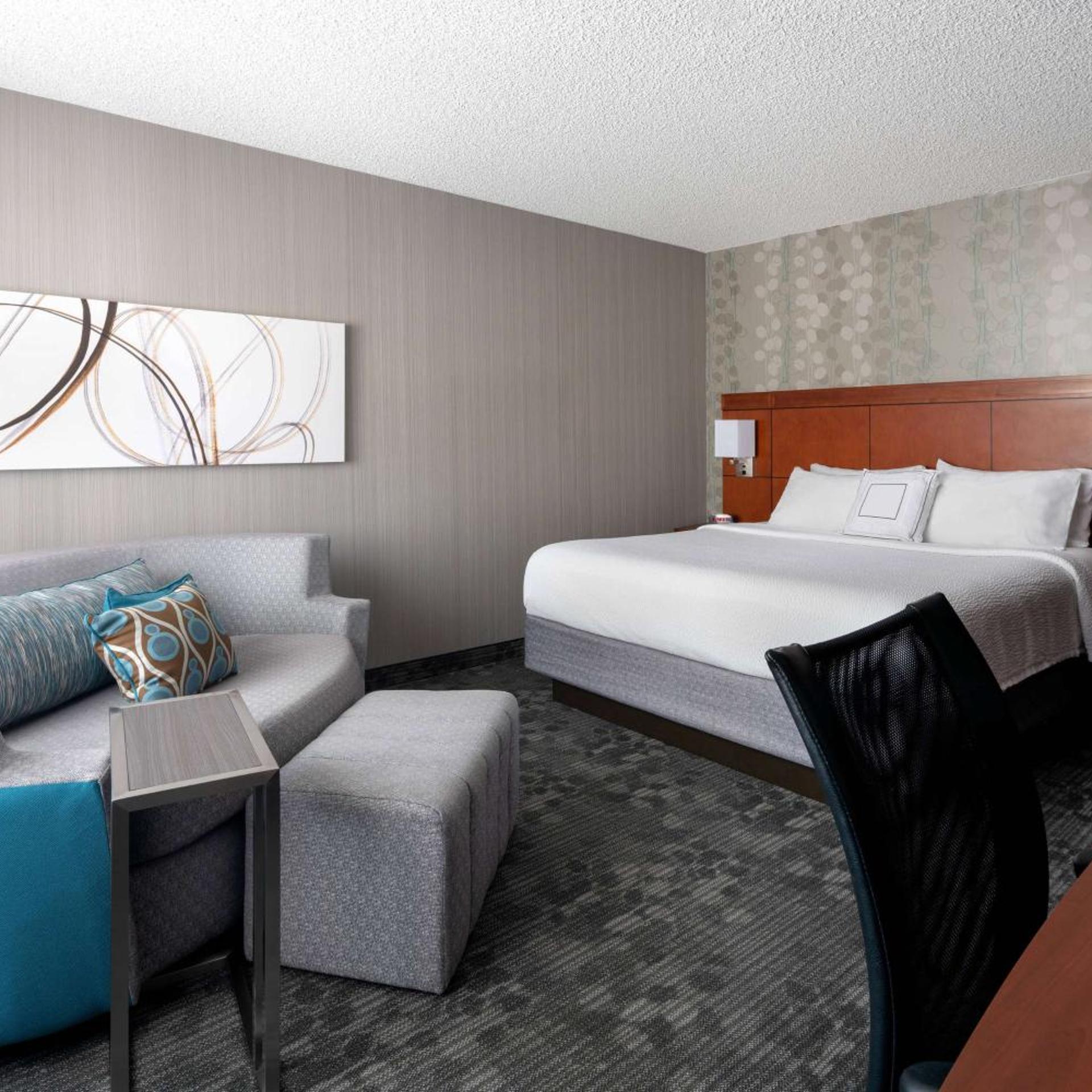 Room, King Bed, Pool View