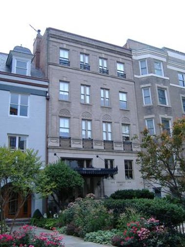 Dupont Circle Embassy Inn by FOUND 1/2