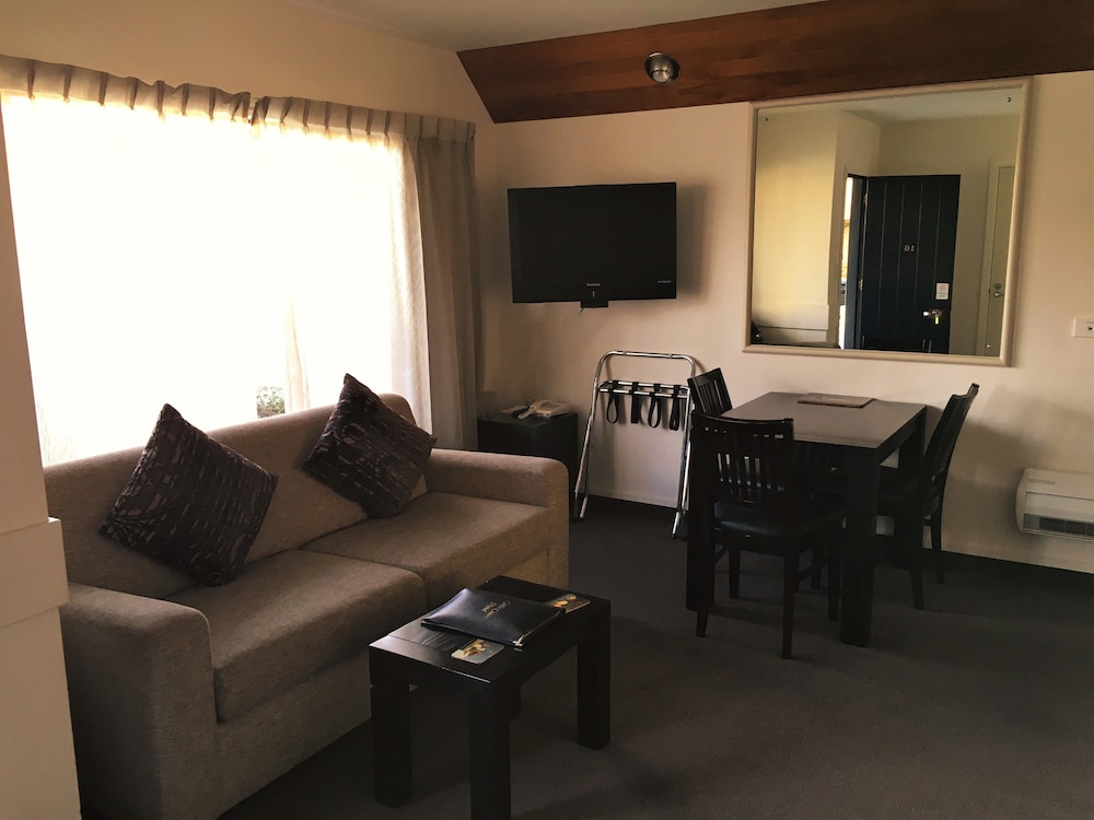 Cable Court Motel 32/37