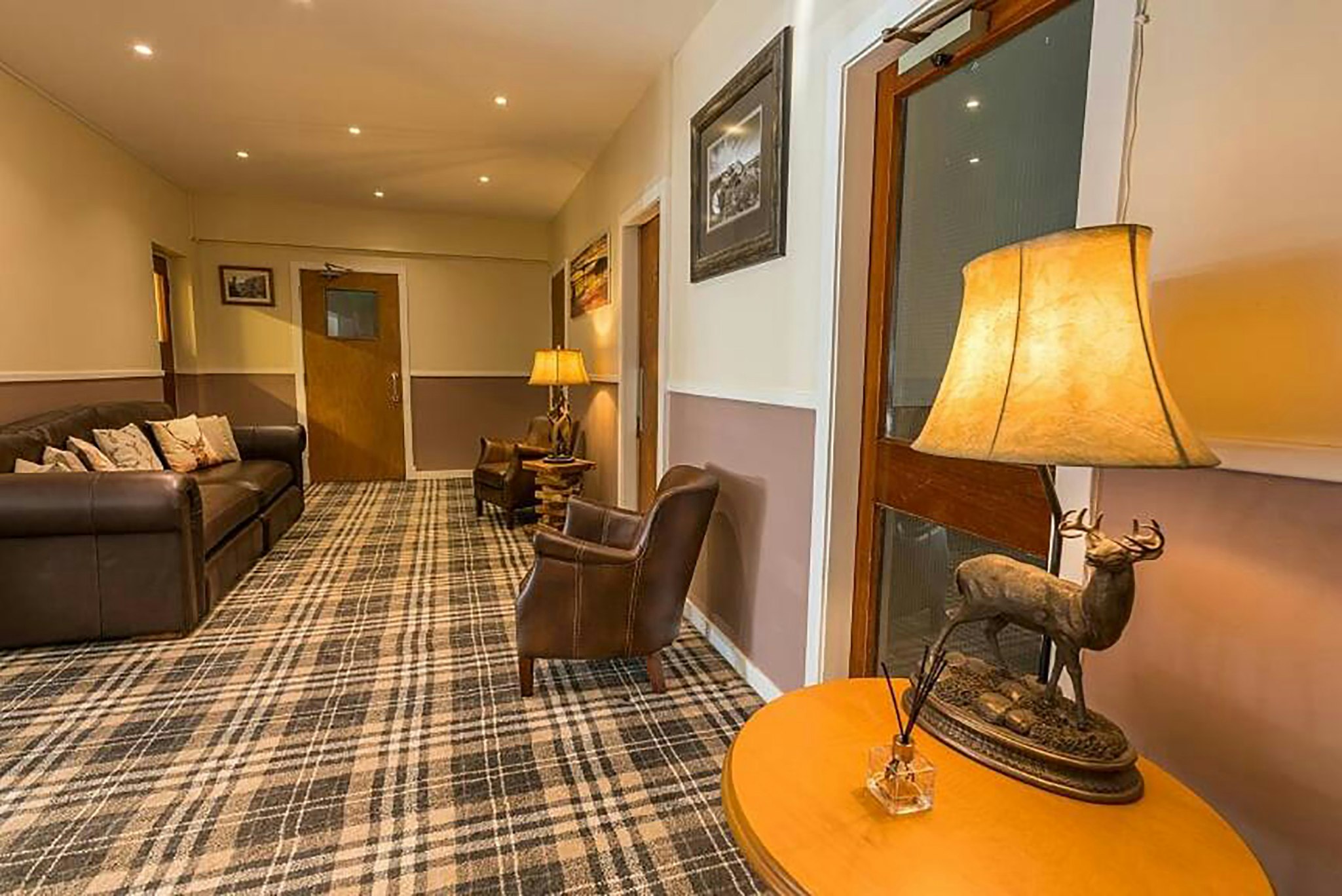 CASTLETOWN HOTEL 34/40