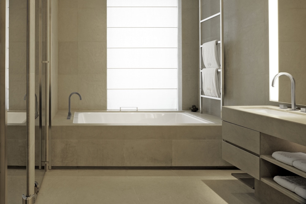 1 Bedroom, Armani, Presidential, Panoramic, Suite, King Bed، Armani Hotel Milano 2/2