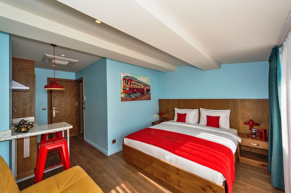 DELUXE, SUITE, BALCONY