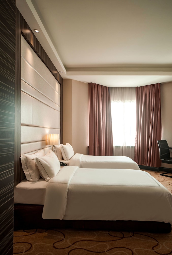 PROMENADE, SUPERIOR, SUITE, KING BED, CLUB LOUNGE ACCESS