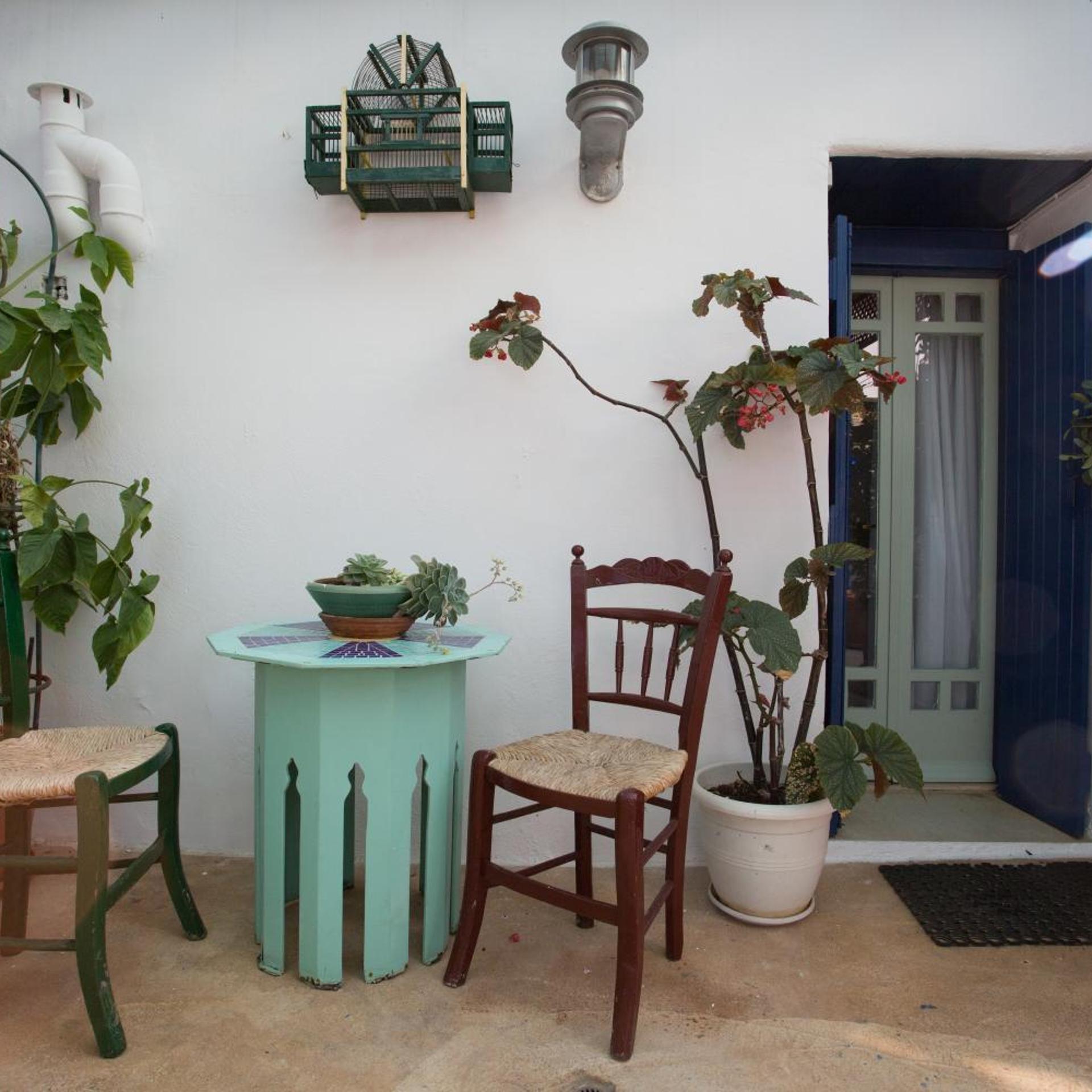 Nostos Hotel 8/81