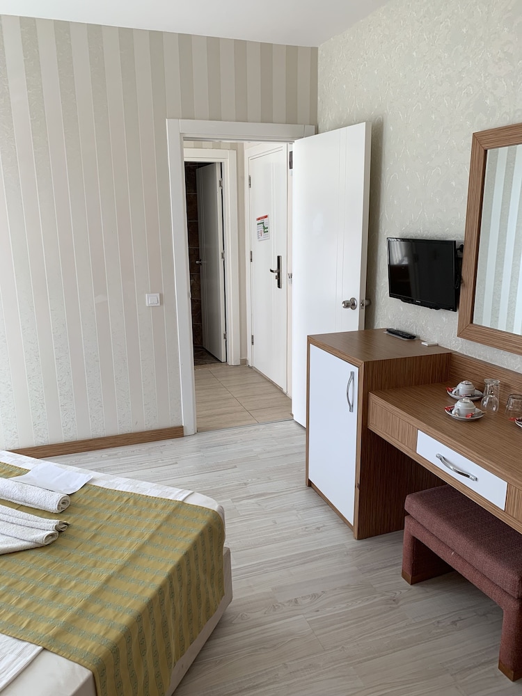 A Hotel Side 21/54