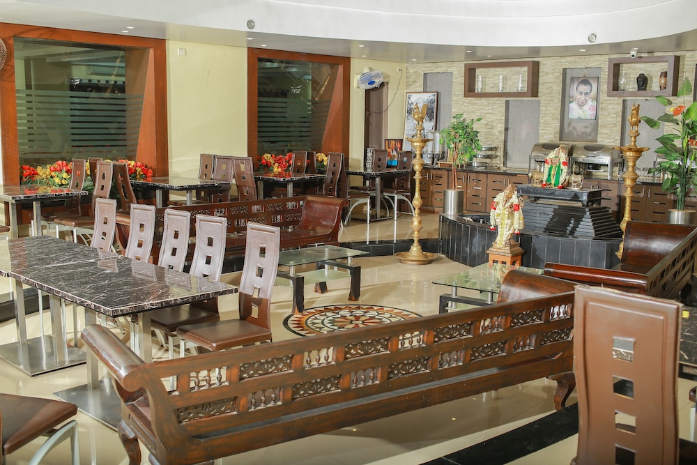 Hotel Abi Krishna 25/40