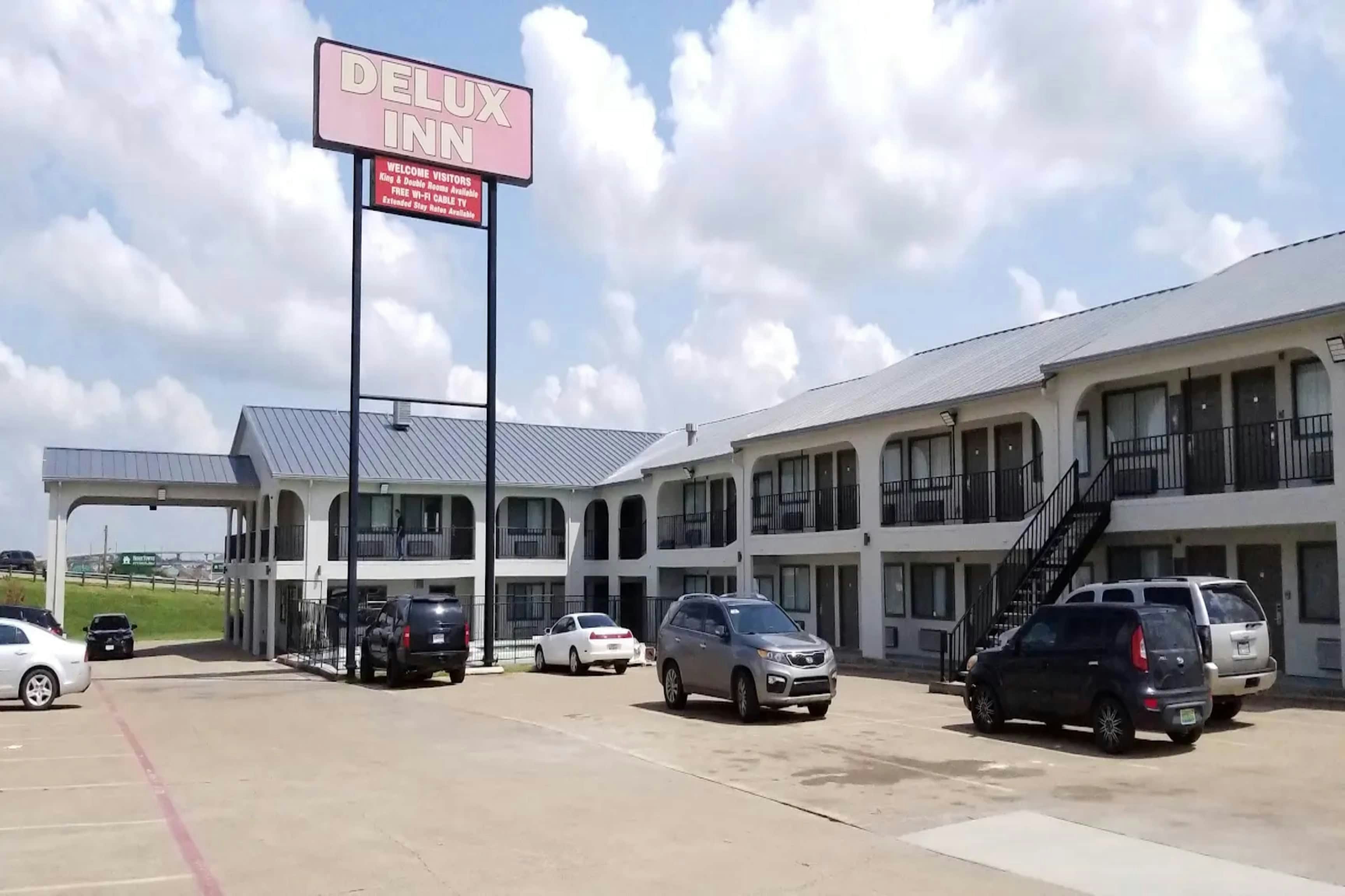 OYO Deluxe Inn 14/20