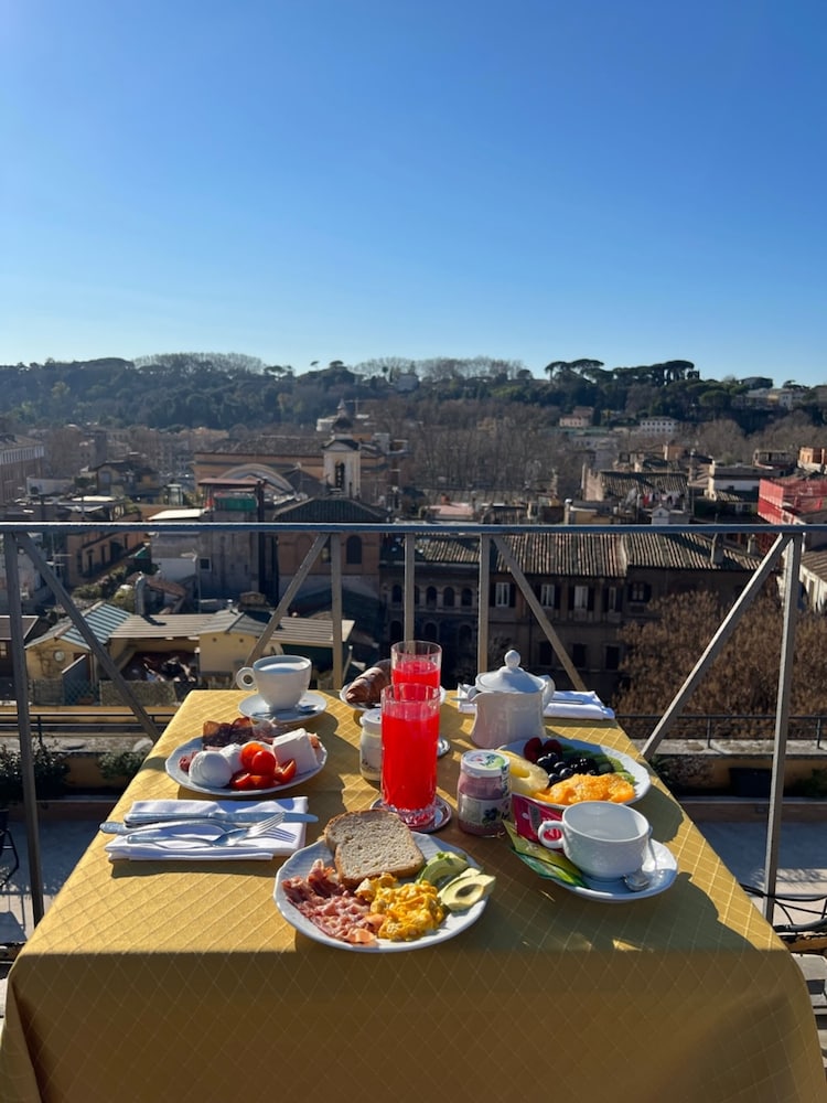 Navona Queen Rooftop 64/73