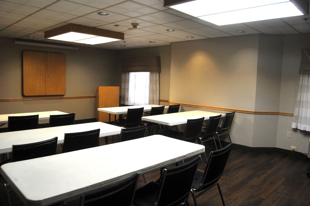 Sleep Inn Suites Buffalo Airport 50/63