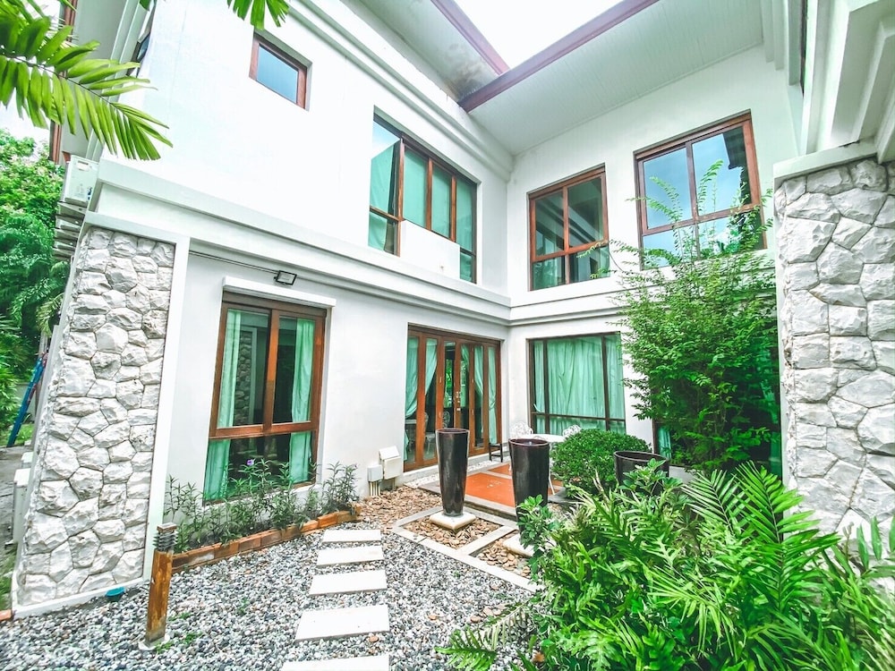 Royal Sammuk villas in CHONBURI