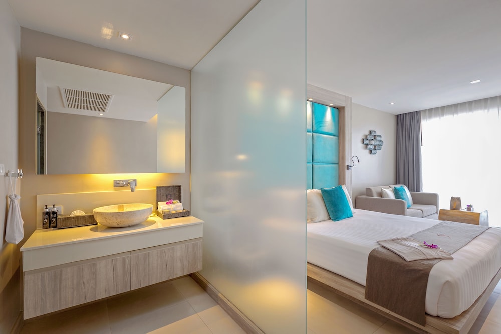DELUXE, KING BED, SEA VIEW