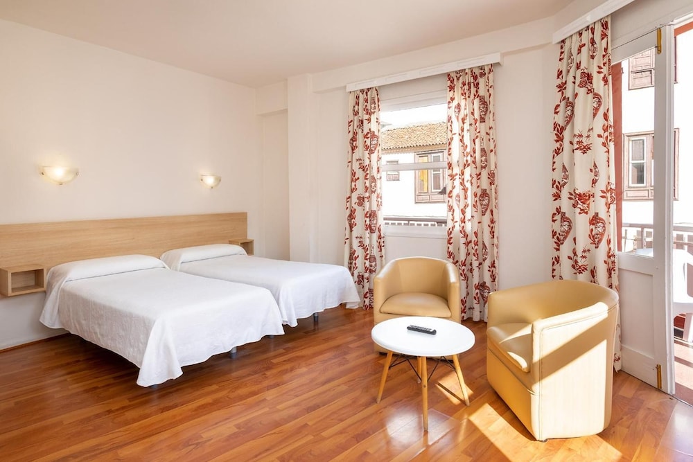 Maga Hotel 35/50