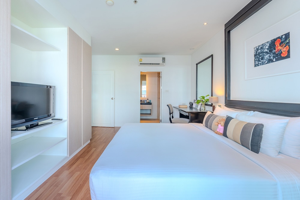 1 Bedroom, Family Suite, King and Queen Bed 4/8