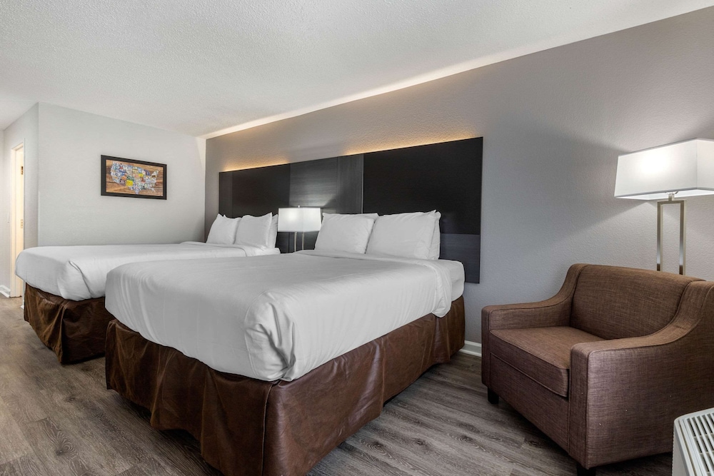 Econo Lodge At The University 21/41