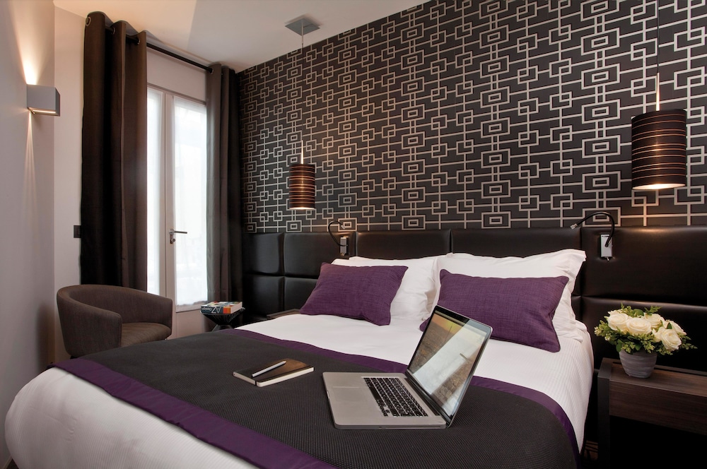 ROOM, SINGLE