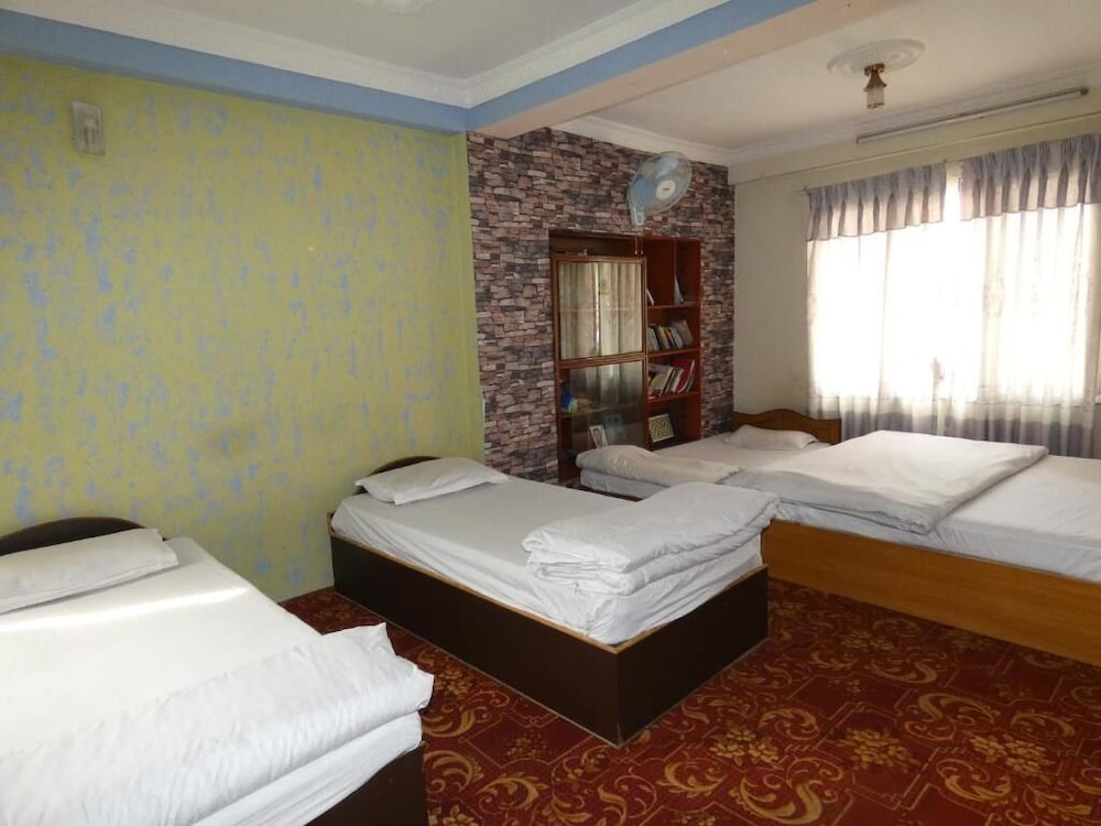 Sara's Backpackers Hotel 25/74