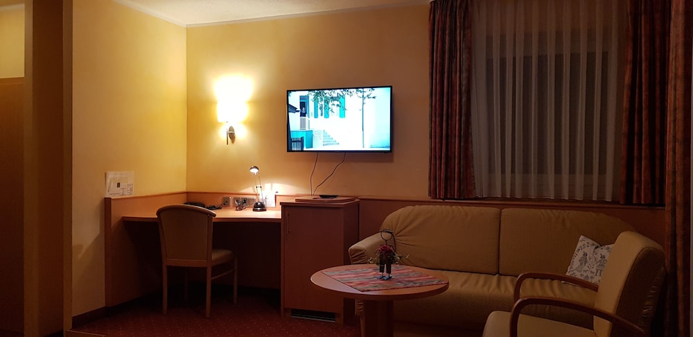 Hotel Froehlich 18/30