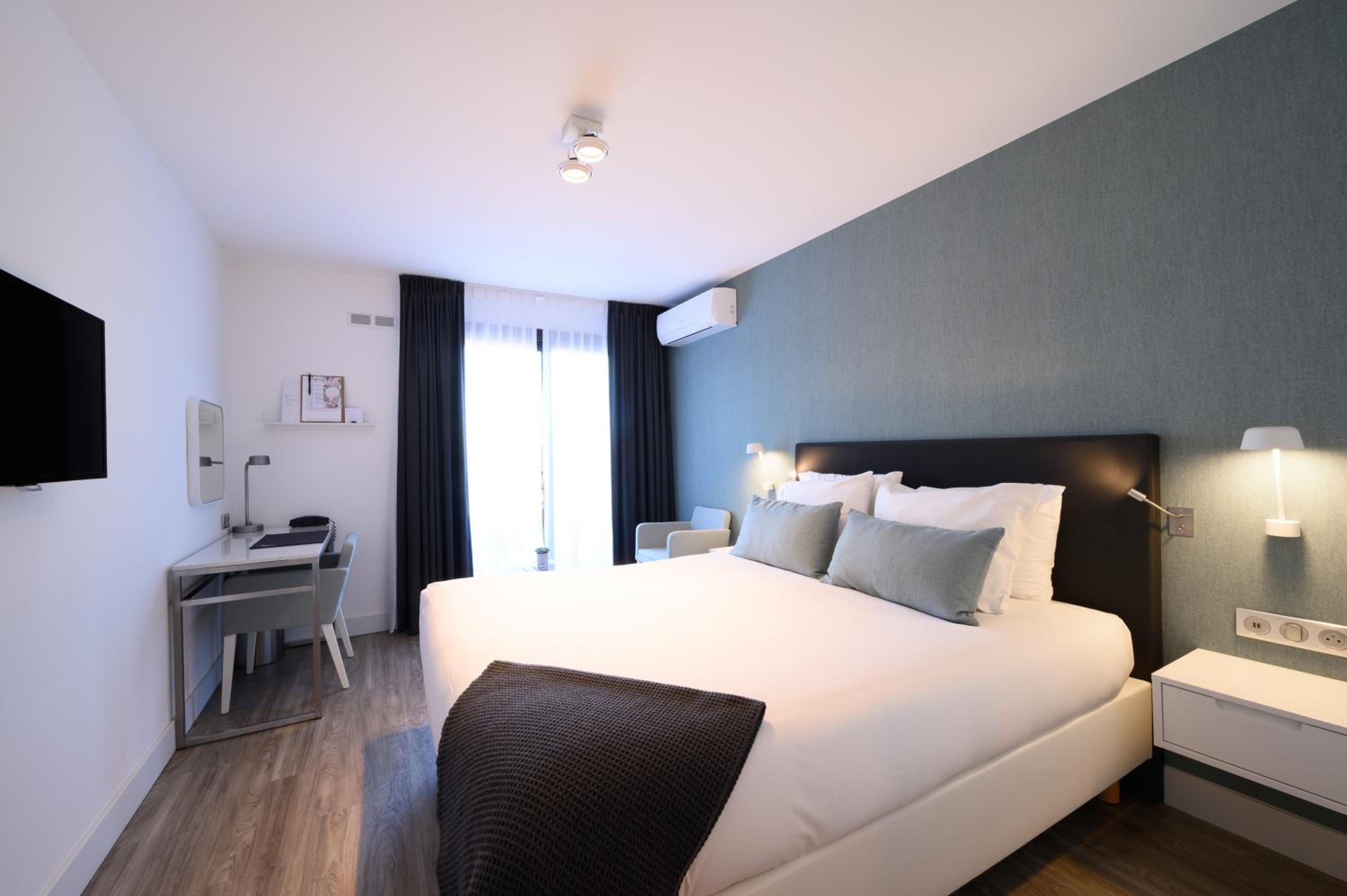 Deluxe, Double or Twin Bed, Sea View