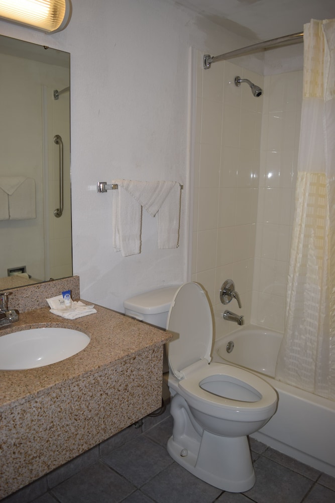 Americas Best Value Inn Jefferson City 4/33