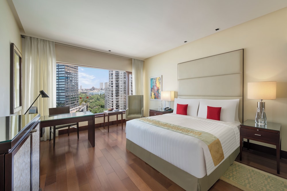 Luxury, Twin Beds, The Oberoi Mumbai 2/4