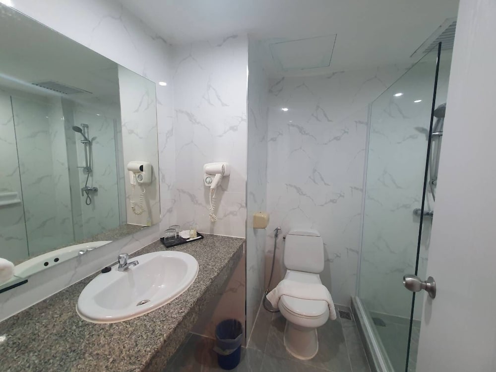 Bunjongburi Hotel 48/50