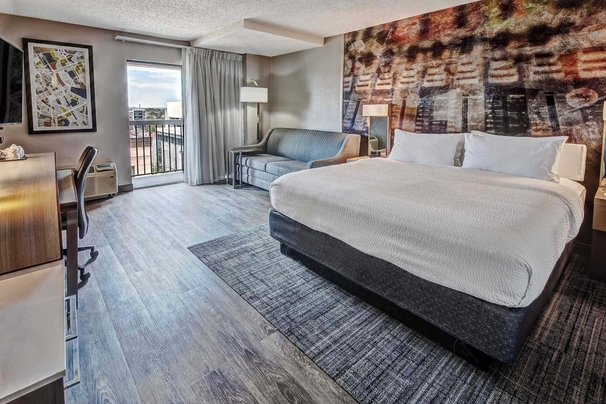 ROOM, KING BED, BALCONY