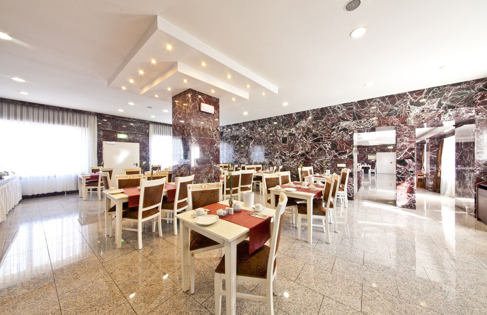 Novum Hotel Excelsior 40/56