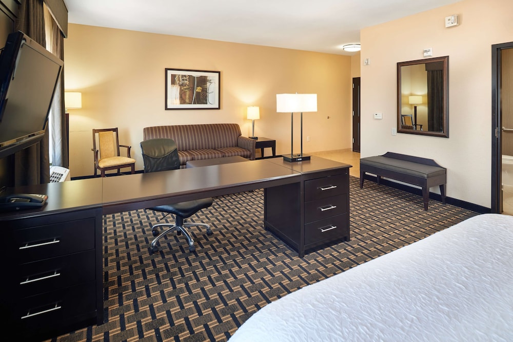 Hampton Inn and Suites Longview North 33/36