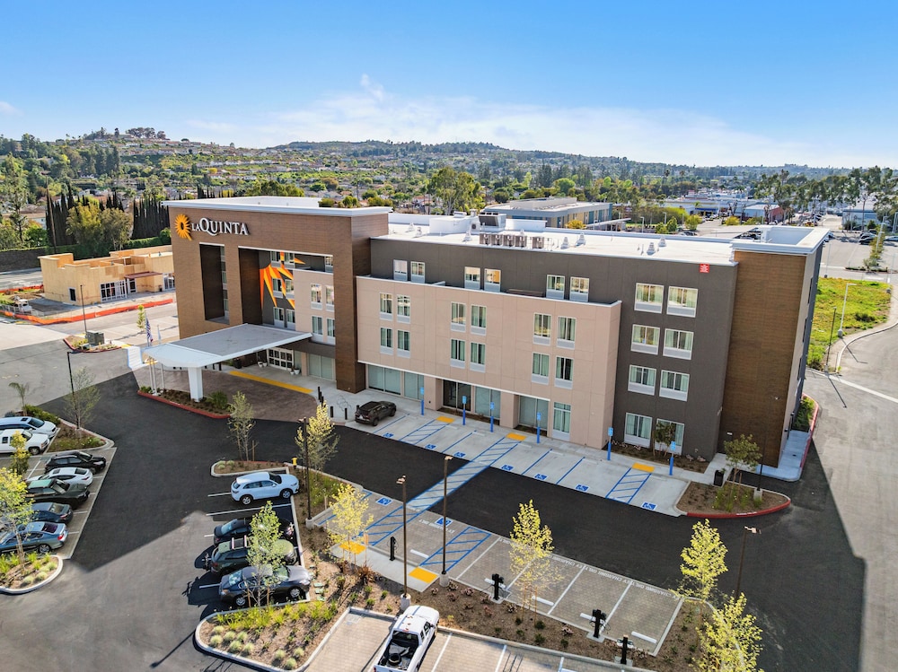 La Quinta Inn and Suites by Wyndham La Habra 2/60