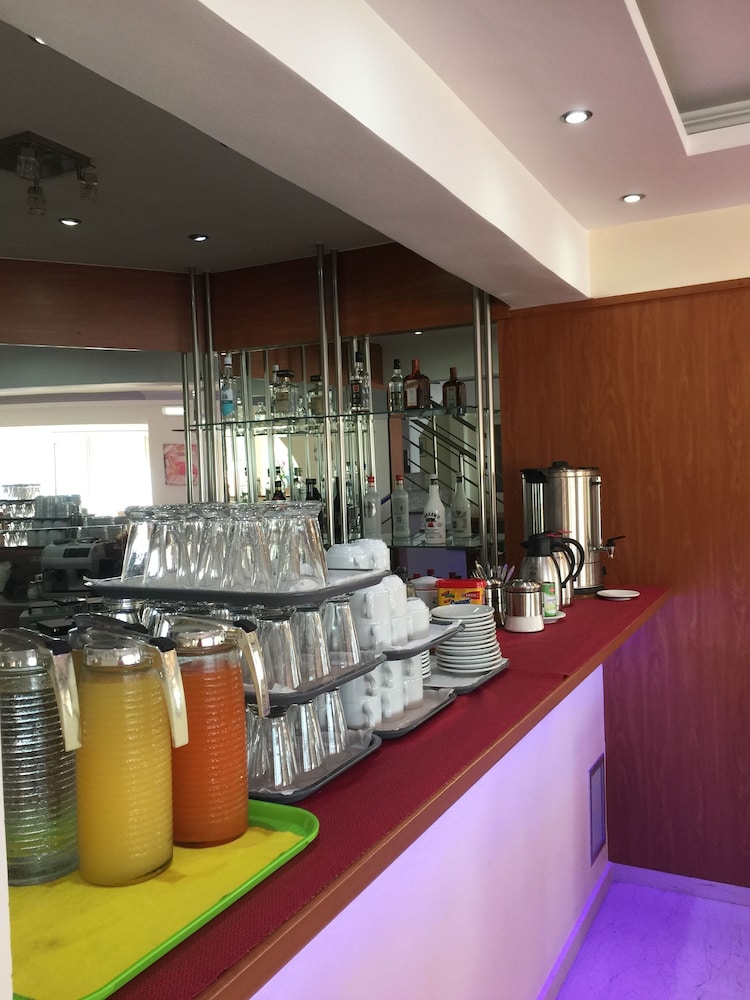 Oasis Hotel 25/50