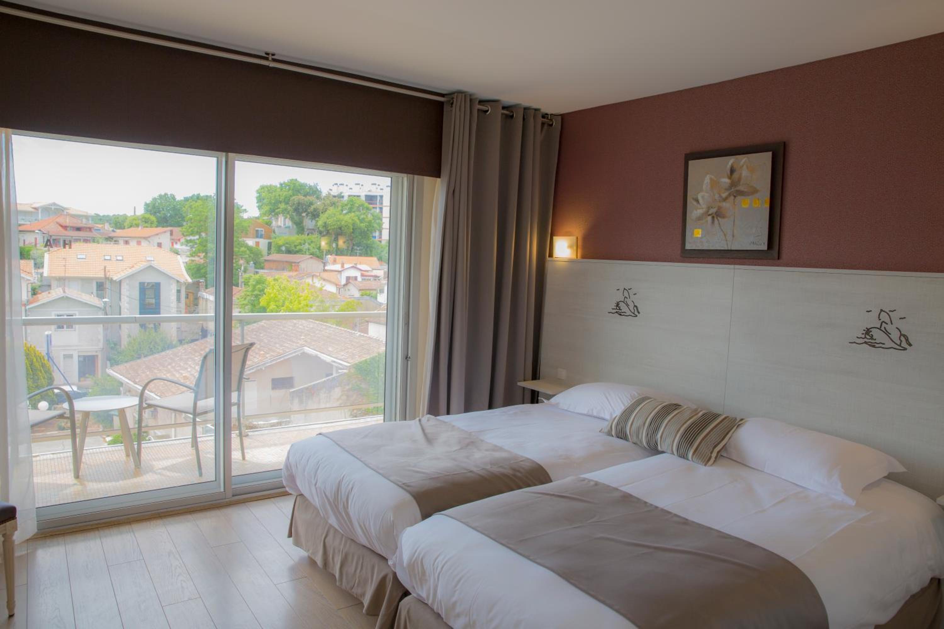 Room, Twin Beds, Garden View