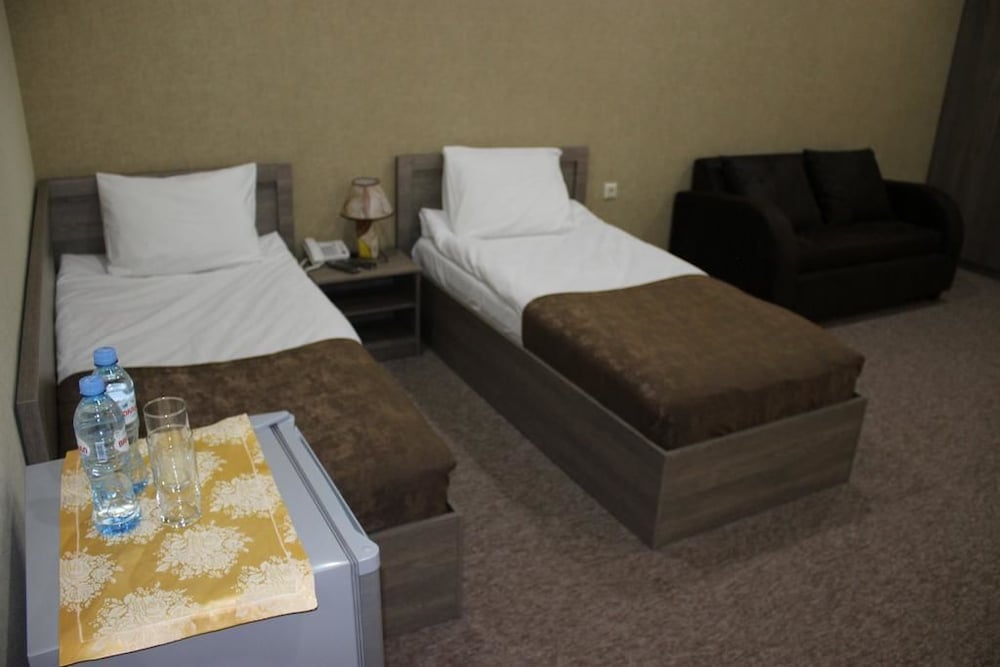 ROOM, TWIN BEDS