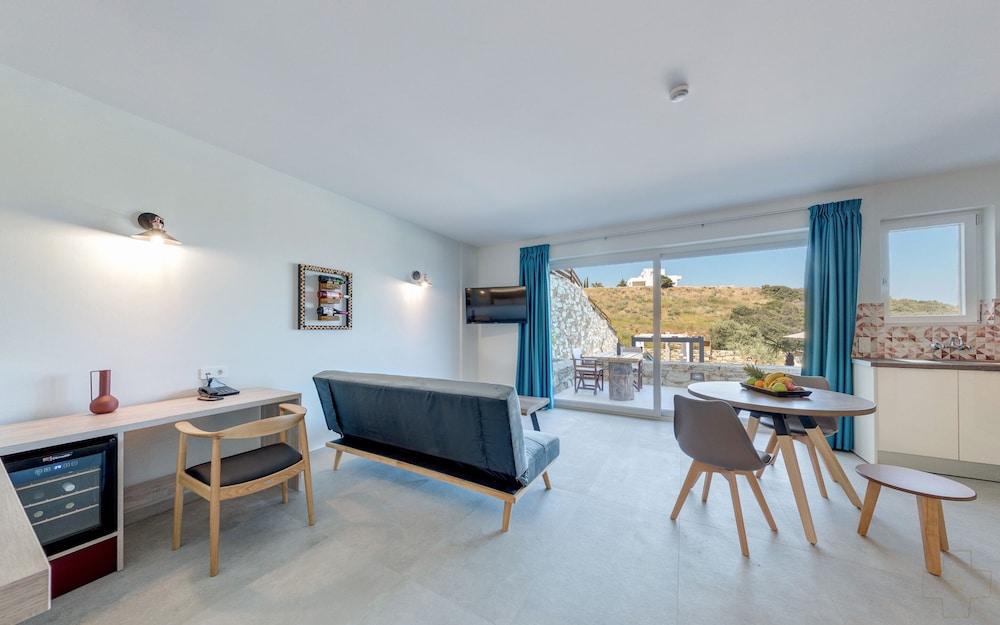 Spiros Soula Hotel 61/84