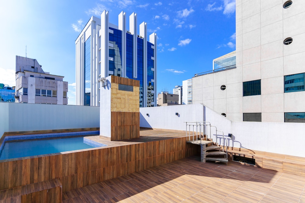 Carillon Plaza Hotel 45/50
