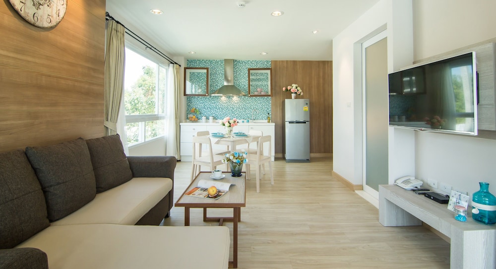 The Sea Condominium 43/67