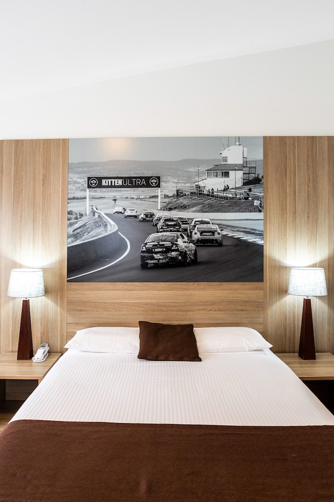 Mantra Bathurst 20/33