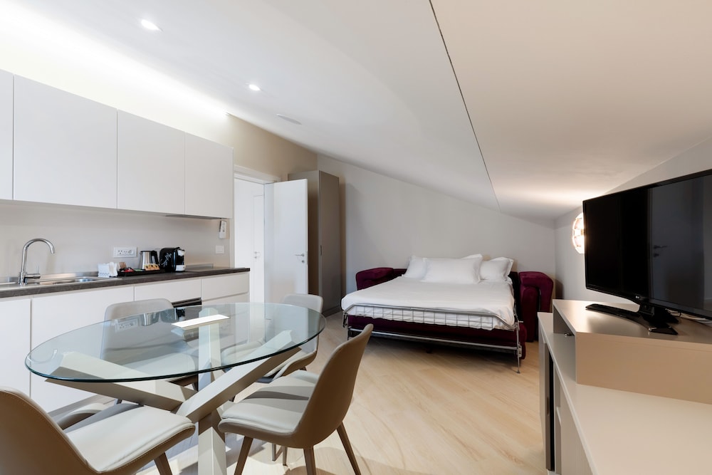 Oriana Suites Udine 9/24