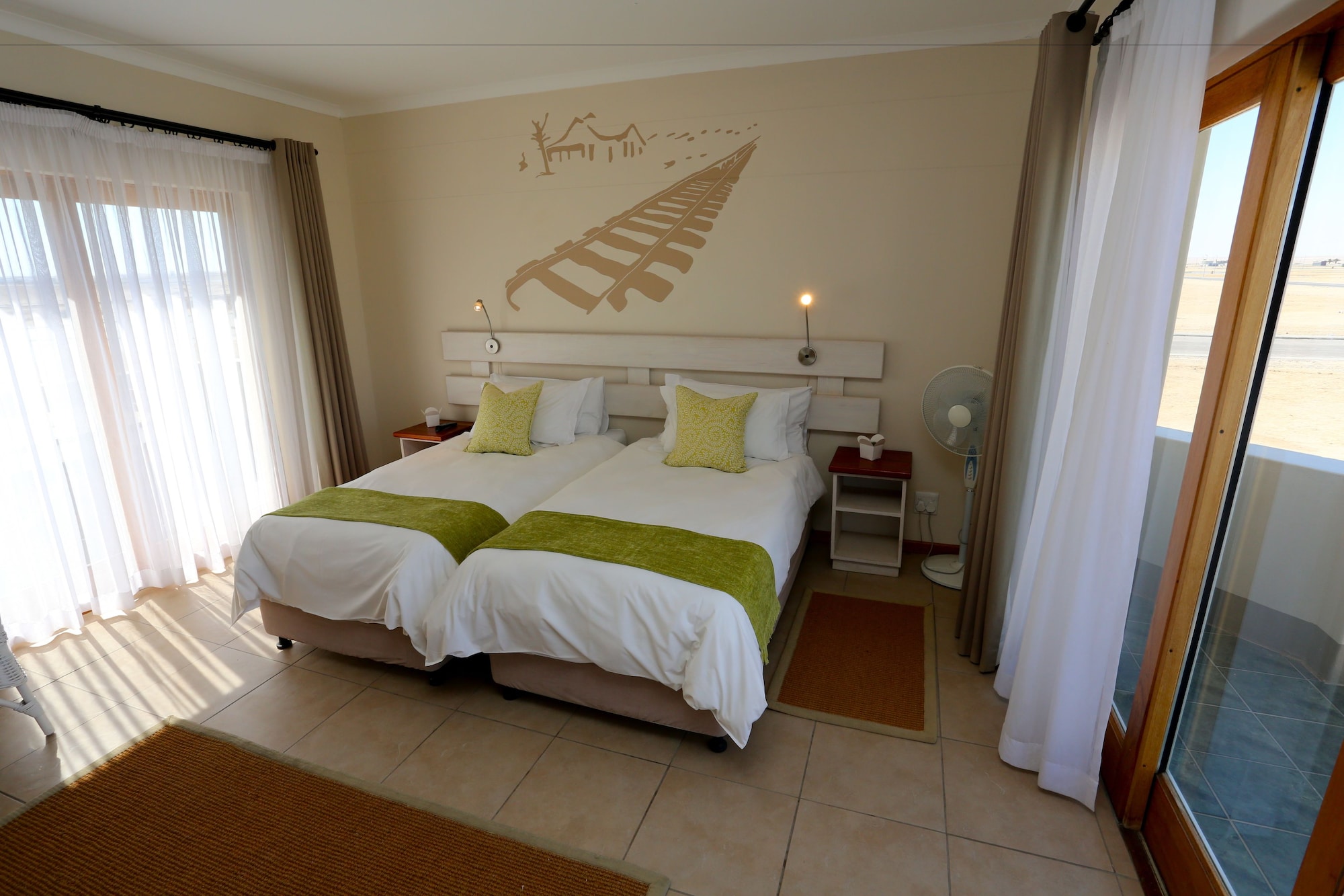 ROOM, TWIN BEDS