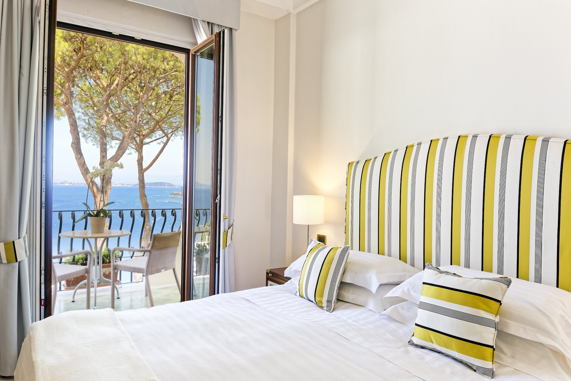 Suite, 1 Queen and 1 Single Bed, Private Infinity Pool