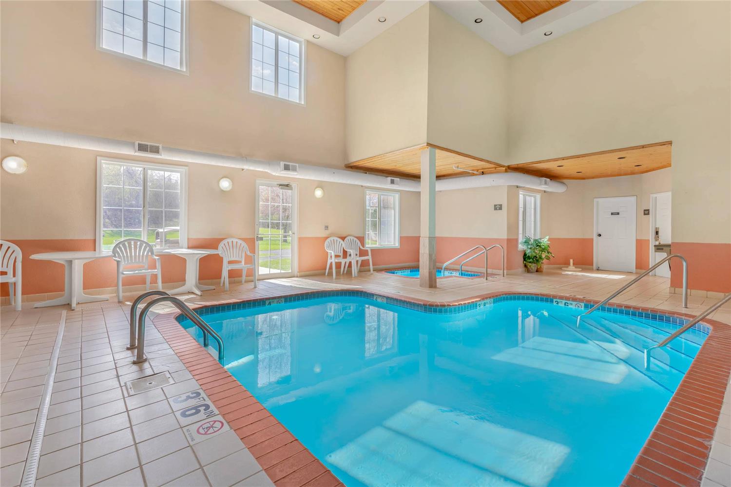 MainStay Suites Madison Airport 18/52