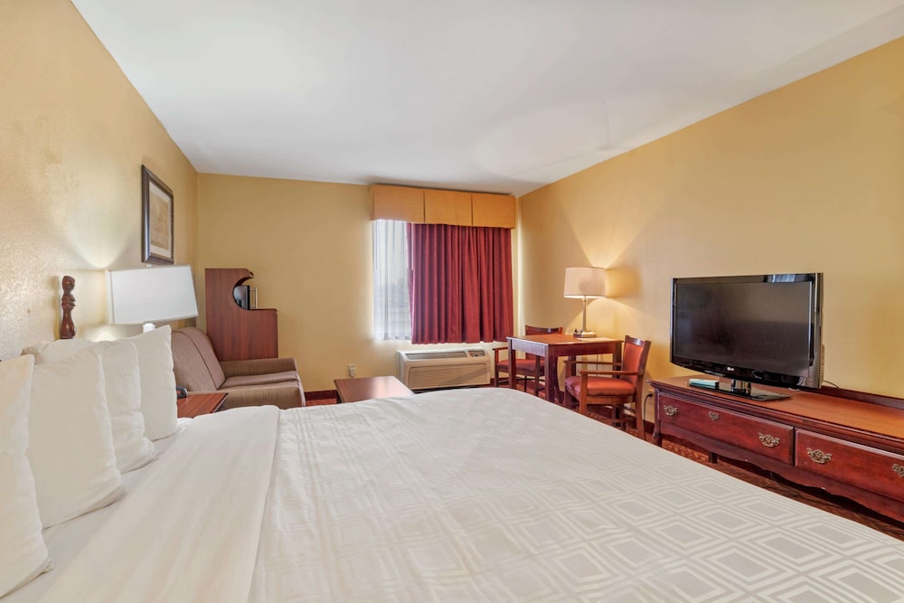 Standard, Queen Bed, Accessible