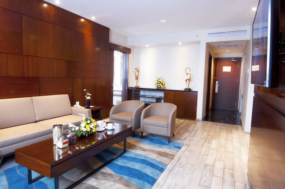 Gumaya Tower Hotel Semarang 7/73