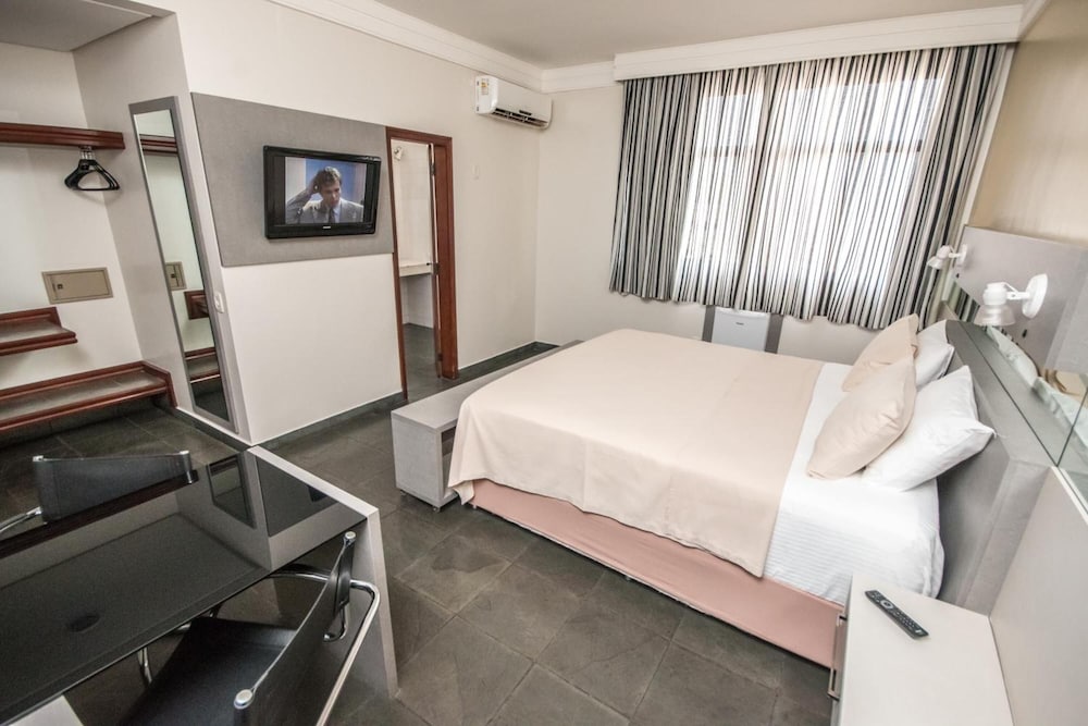AIPANA PLAZA HOTEL 10/34