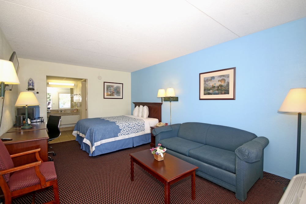 Hamilton Inn Jonesville I-77 22/24