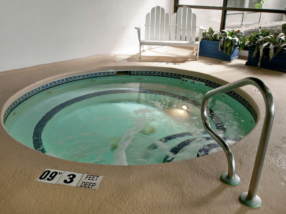 Doubletree By Hilton Buffalo Amherst 38/64