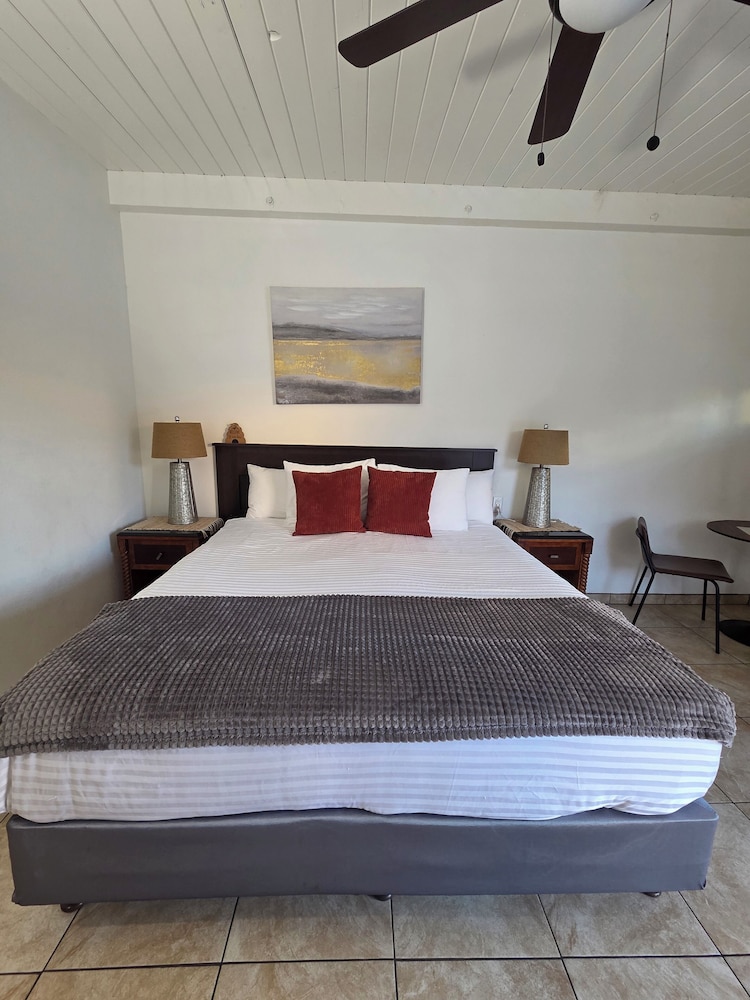 Sierra Lodge 17/51