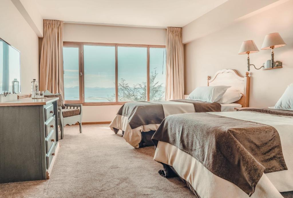 Bay, Superior, Twin Beds